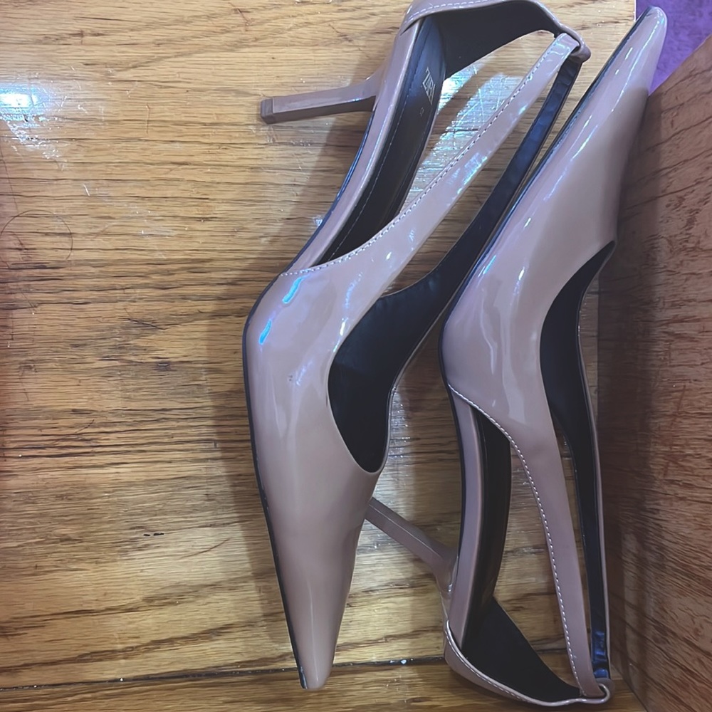 Nude Pumps